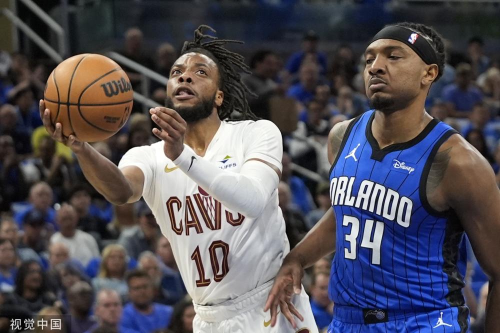 她们依托高 她们依托高