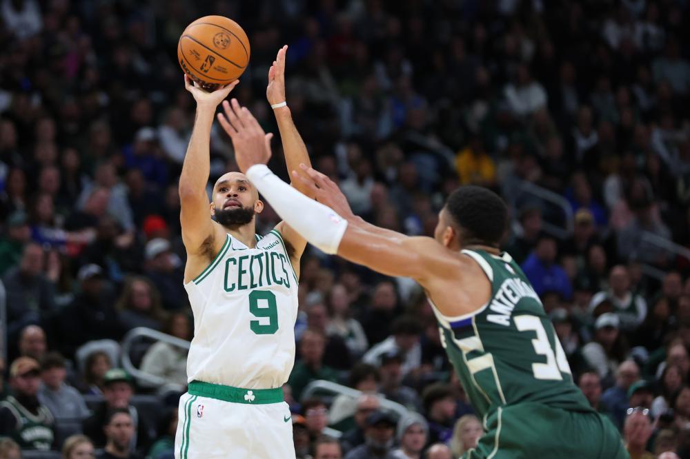 足球赛事中 足球赛事中