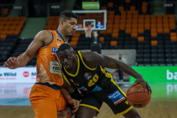 卢指导强调 卢指导强调