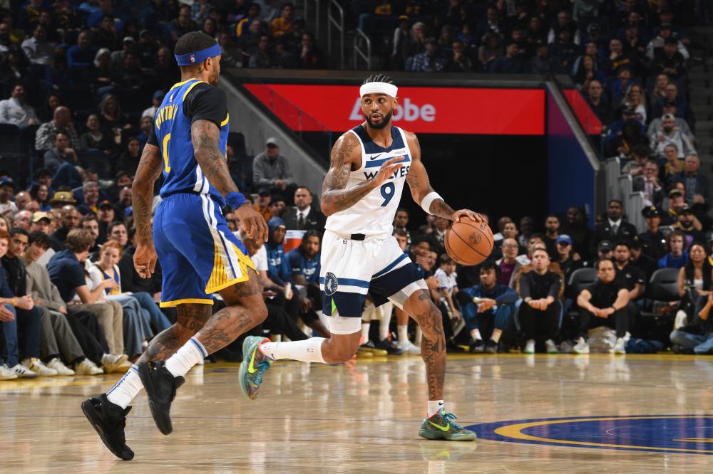 崭露头角 崭露头角