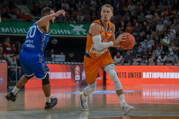 在俱乐部运 在俱乐部运